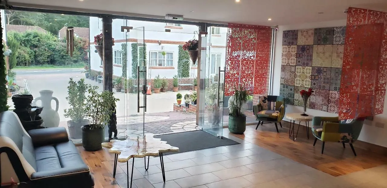 Konukevi Stansted Airport Lodge Takeley